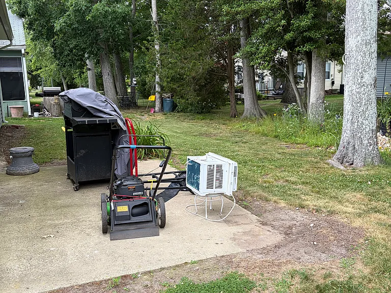 220 Lexington Dr — Photo 15