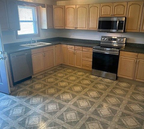 2nd image of 131 Alameda Rd #3