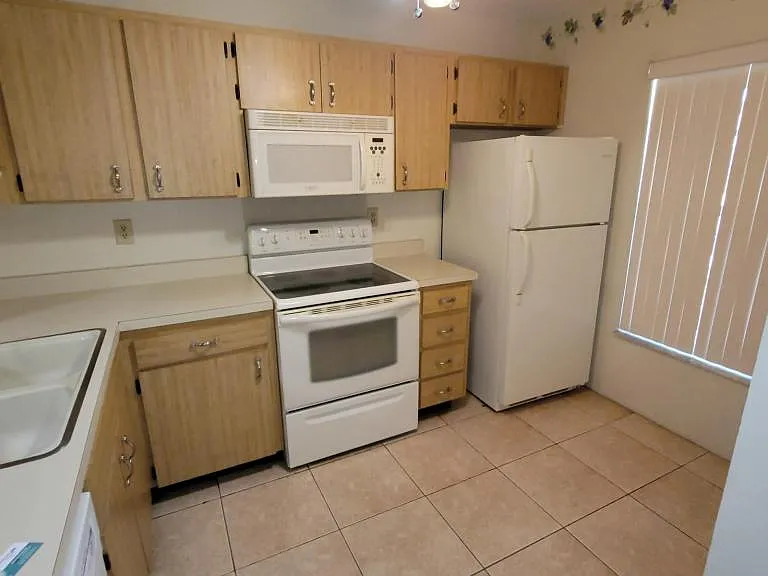 2932 Stillwell Ct — Photo 4