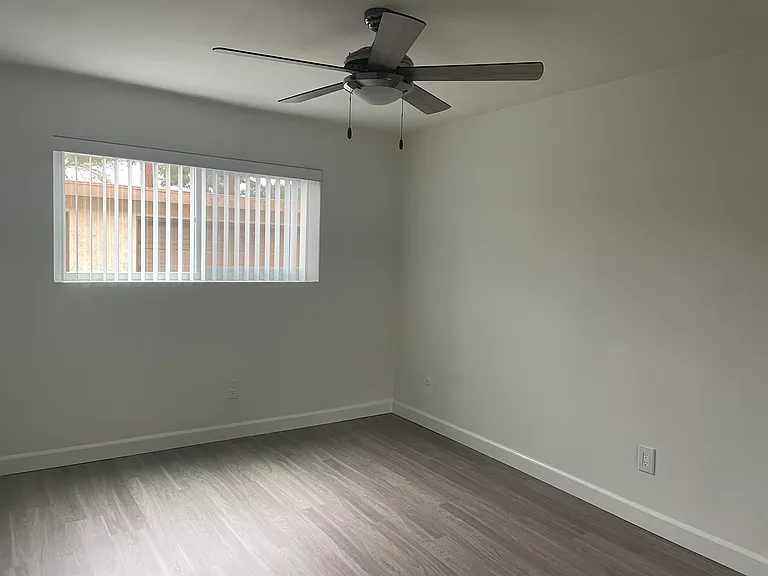 Coast Apartments — Photo 4