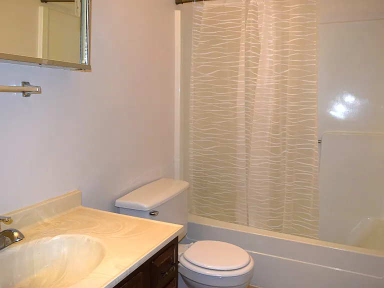 425 W Maine St — Photo 9