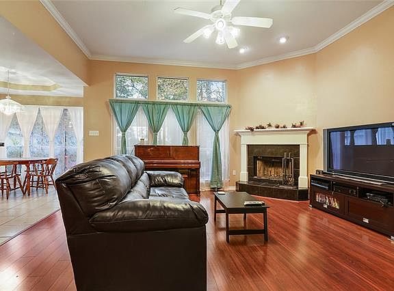 2nd image of 259 De Val Dr