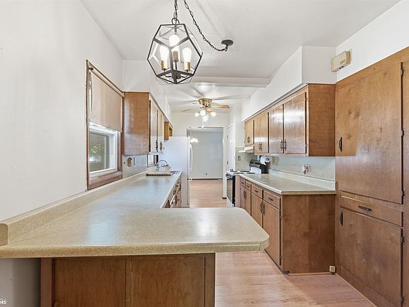 4th image of 614 King St
