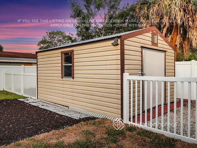 431 Floridana Dr — Photo 24
