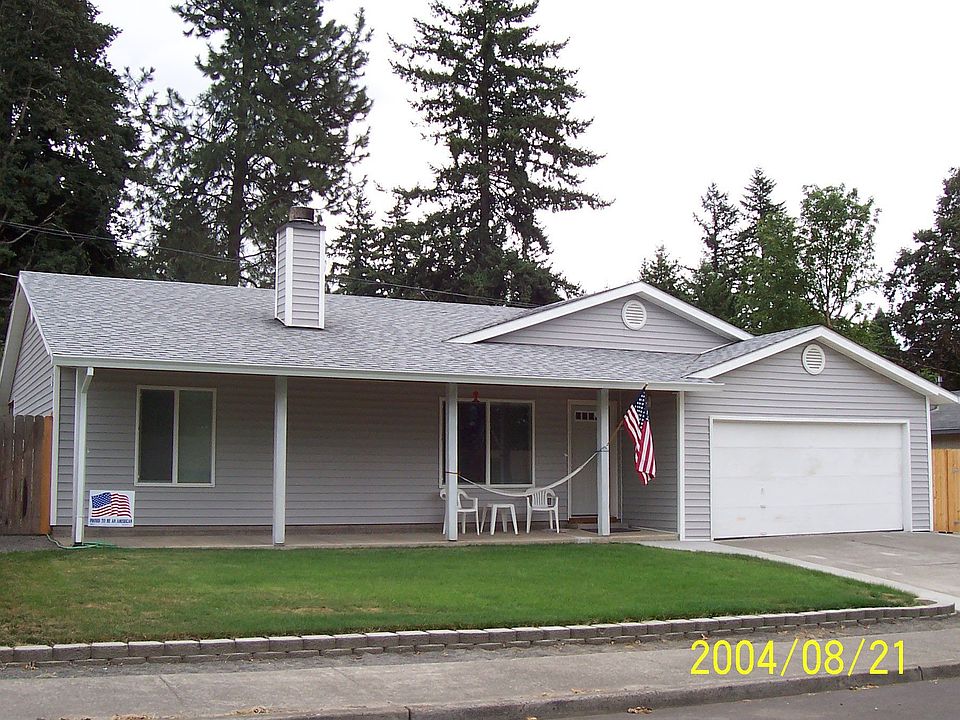 Ranch style in desirable Lake Oswego area!