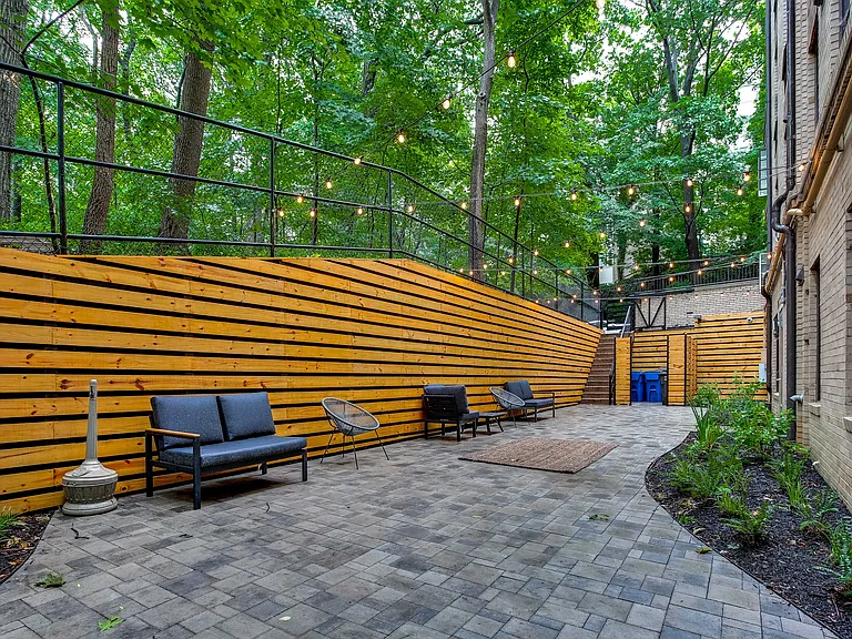 2900 Adams Mill — Photo 11