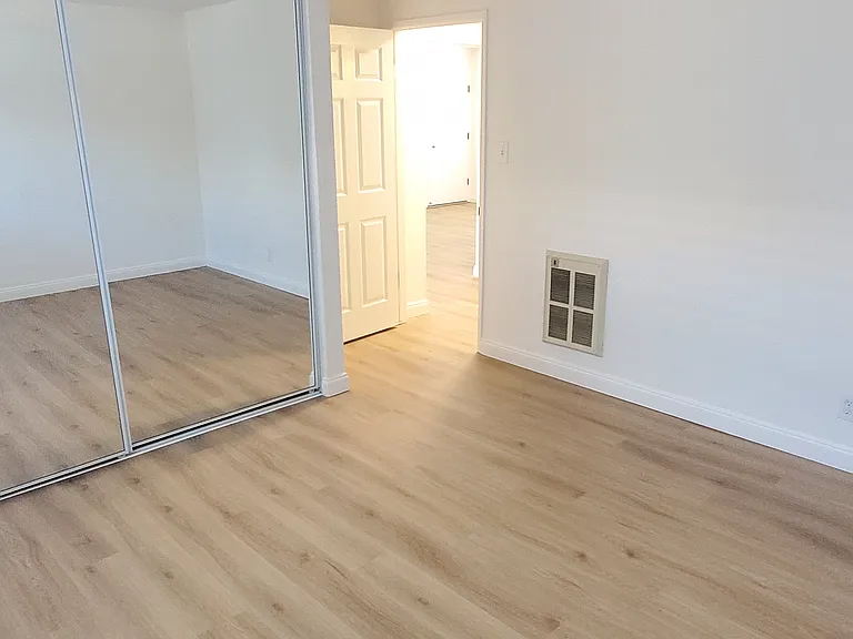 1067 Broadmoor Blvd #2 — Photo 12
