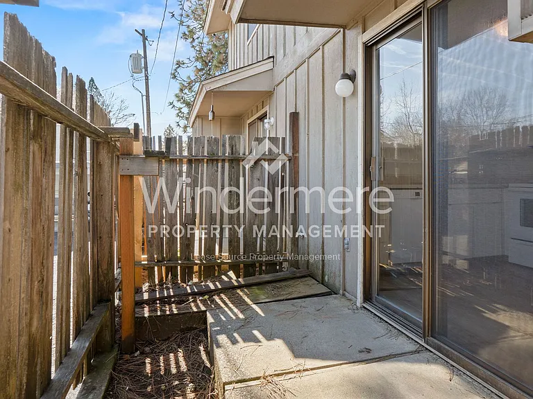 2702 E 31st Ave — Photo 30