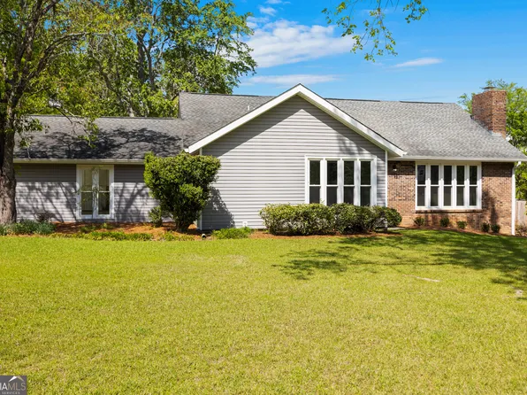 105 Surrey Pl, Perry, GA 31069