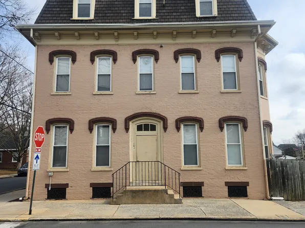 101 S Charlotte St #6, Manheim, PA 17545