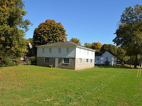 3rd image of 315A Leslie Ave
