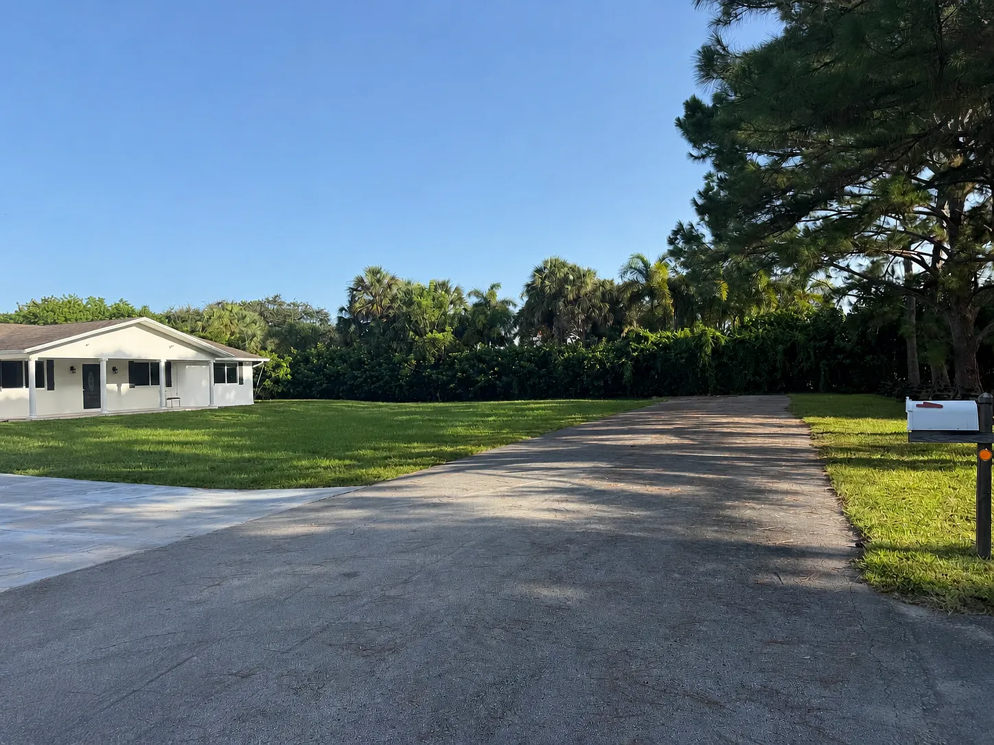 2901 SW 144th Ter — Photo 3