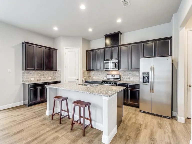 603 Ansley Way — Photo 4
