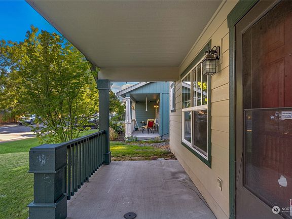 5th image of 18914 18th Avenue E