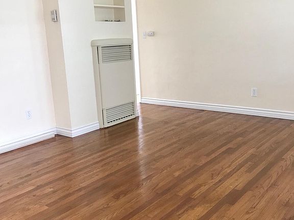 5th image of 3461 Thorn St