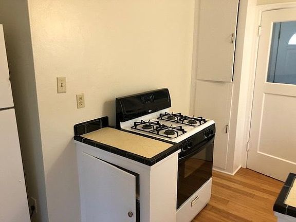 3rd image of 1 Bayview Ct