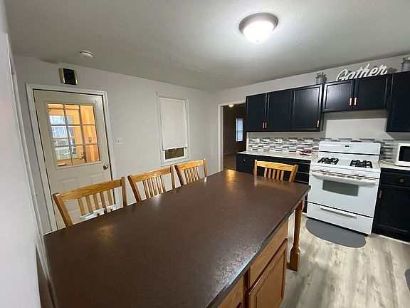 4th image of 125 E Park St