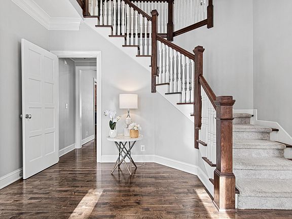 3rd image of 5930 Stonebridge Rd