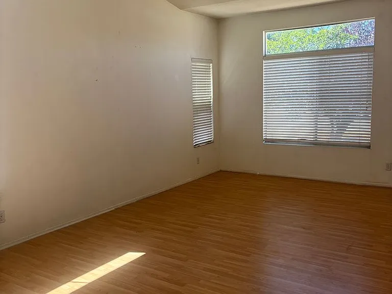 12481 Pacoima Rd — Photo 16