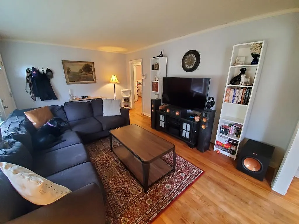 2 bed, 1242 sqft, $2,400 — Photo 3