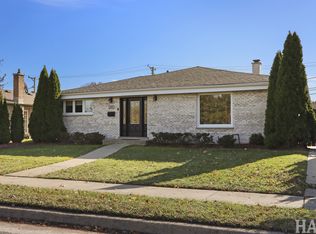 4417 Golf Rd, Skokie, IL 60076