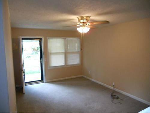 3rd image of 415 Buckner St