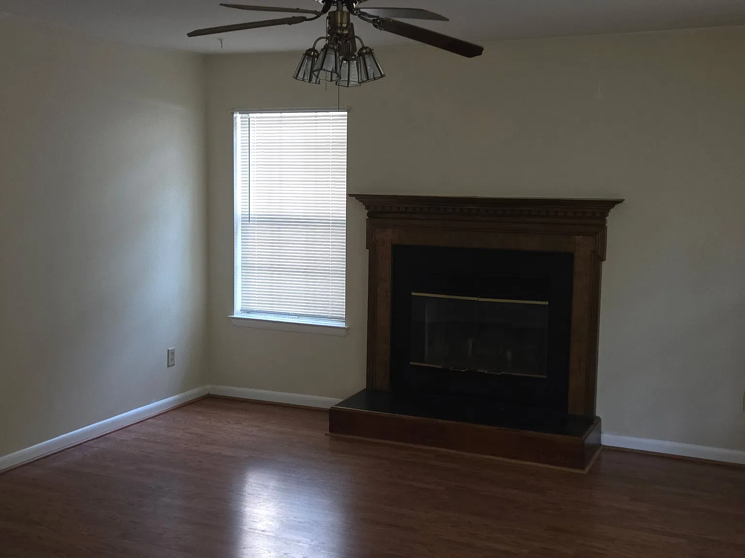 3 bed, 1.5 bath, 1005 sqft, $1,700 — Photo 4