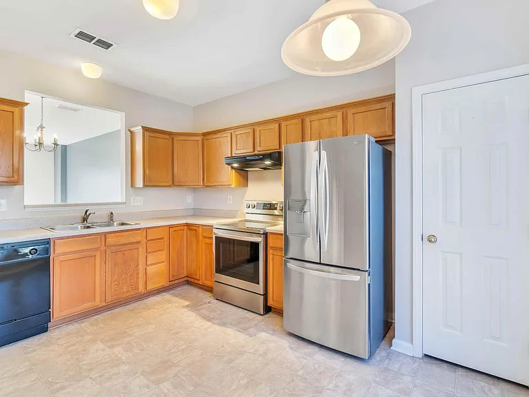 15744 Kensington Palace Ln — Photo 18