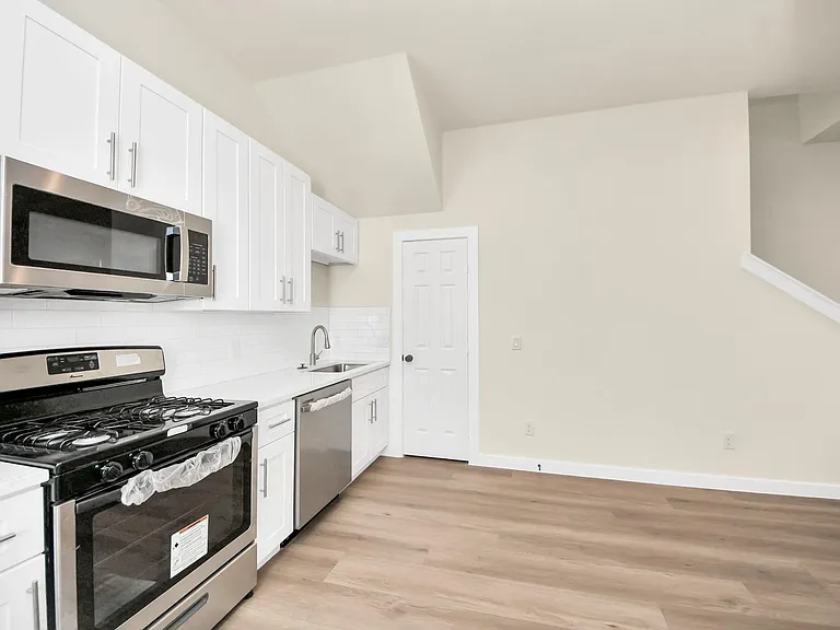 8025 Peachtree St #B — Photo 18