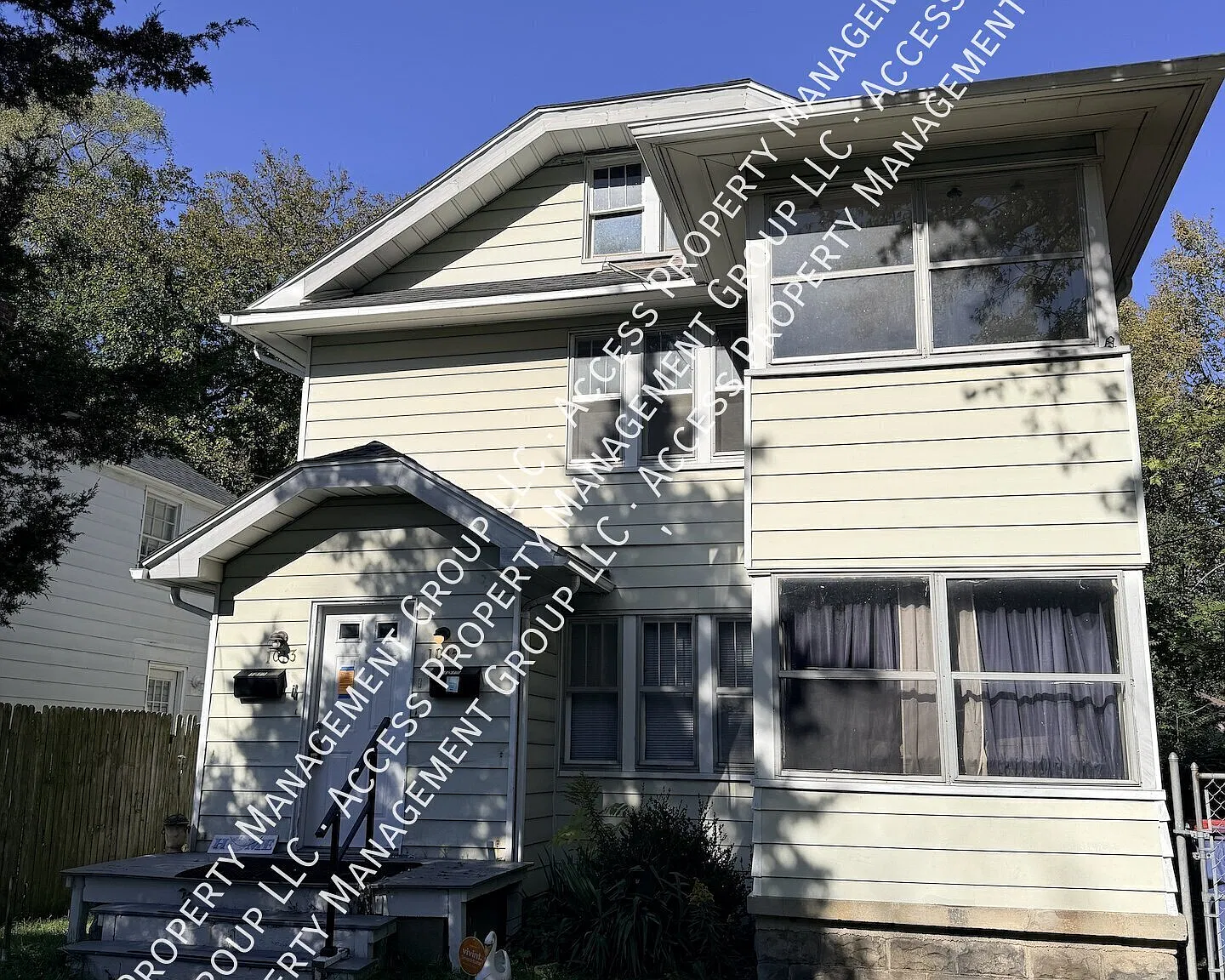 Upper Duplex Large Rooms Boston Square Area — Photo 1