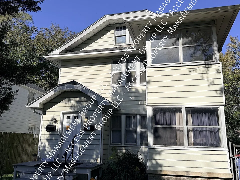1015 Dickinson St SE