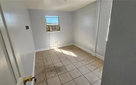 5th image of 4625 America St