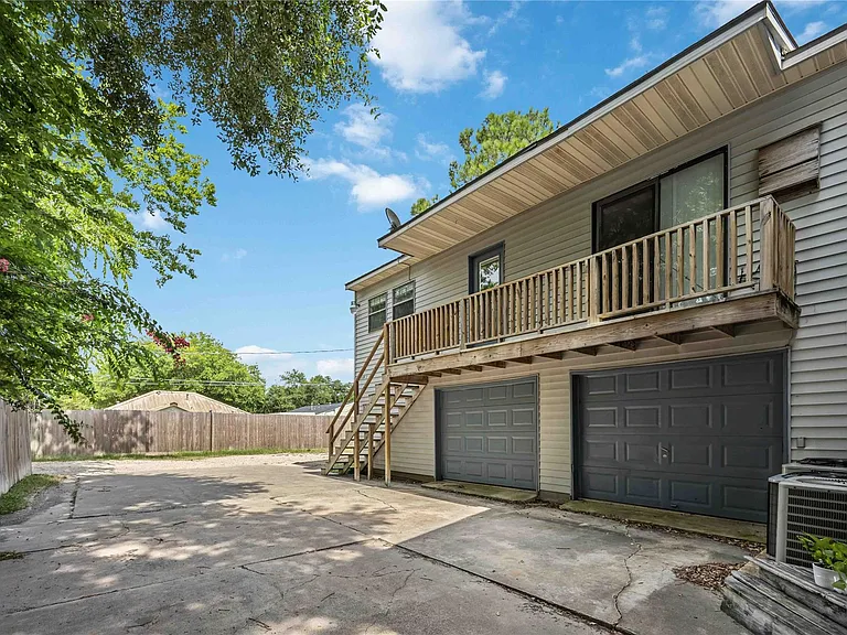 2119 N Austin Ave #C — Photo 3