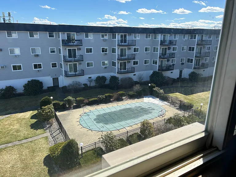 190 Kings Hwy — Photo 6