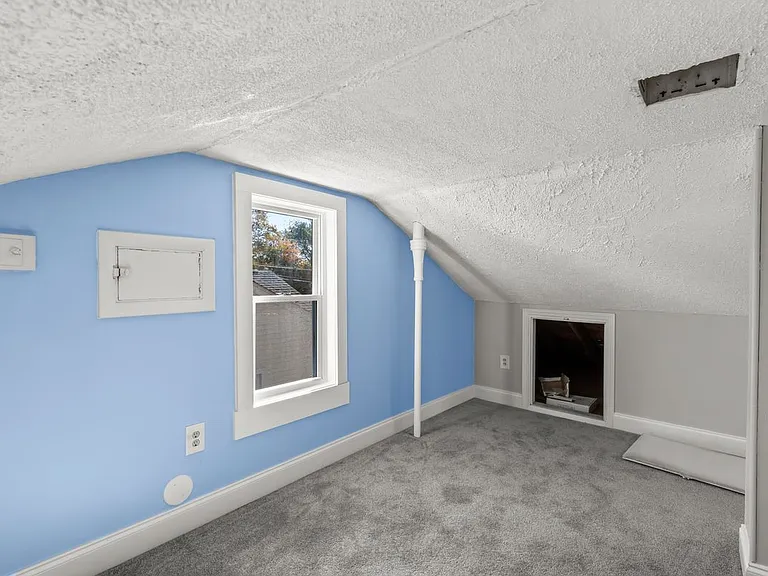 2215 Rowland Ave — Photo 22
