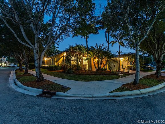 4th image of 912 Nandina Dr