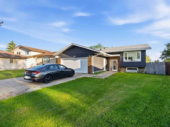 8819 29th Ave NW, Edmonton, AB T6K 2X5