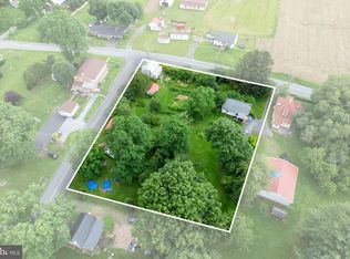 1704 Weavertown Rd, Douglassville, PA 19518