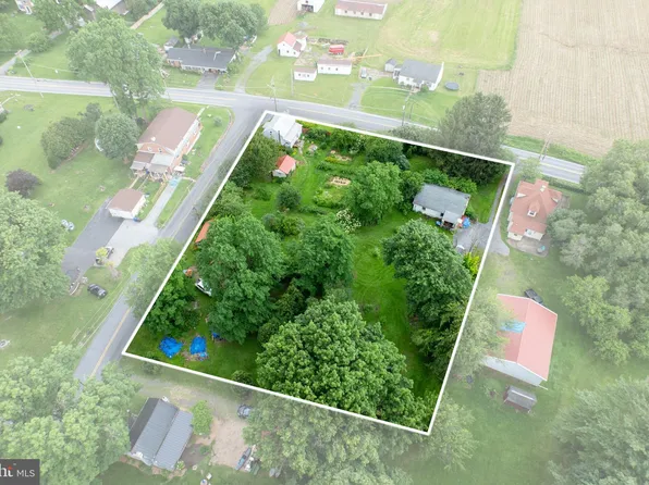1704 Weavertown Rd, Douglassville, PA 19518