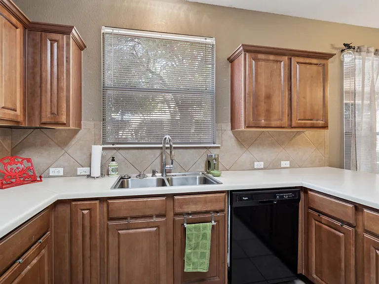 2108 Narrow Glen Pkwy — Photo 27