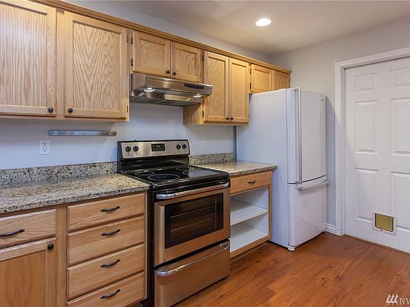 4th image of 1409 196th St E
