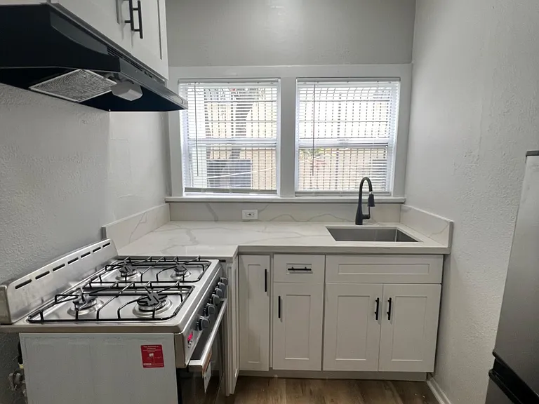2622 Brighton Ave #4 — Photo 5