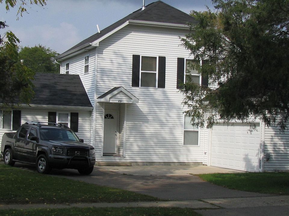 1st image of 821 E Baird St