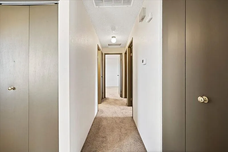 3 bed, 1.0 bath, 1008 sqft, $2,100 — Photo 4