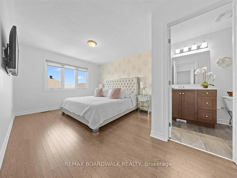 446 Meadowbreeze Dr — Photo 14