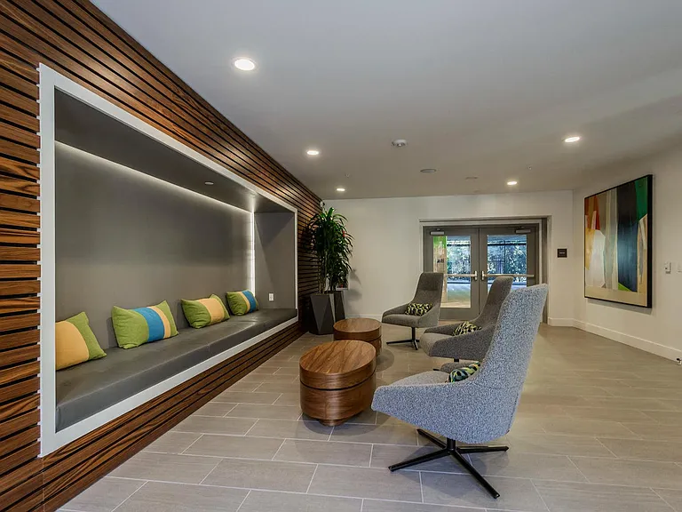6tenEAST Reception