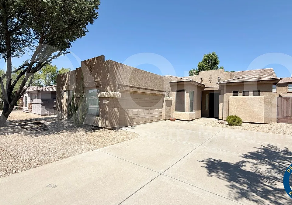 2536 E Remington Pl
