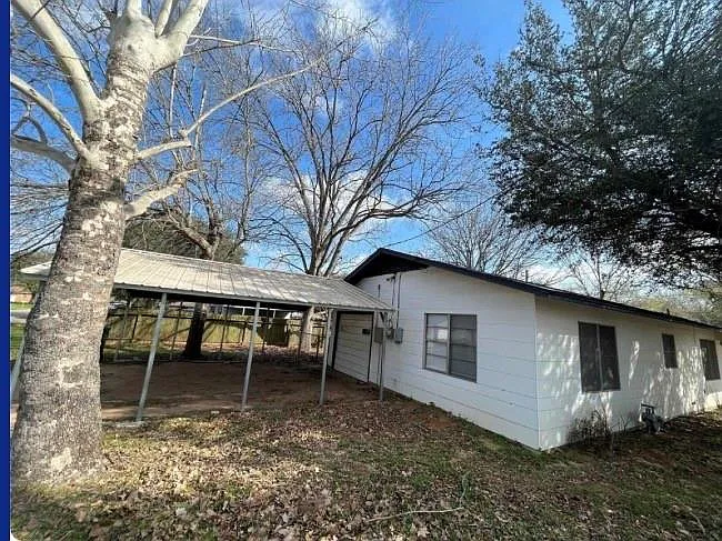 114 Irwin Dr — Photo 16