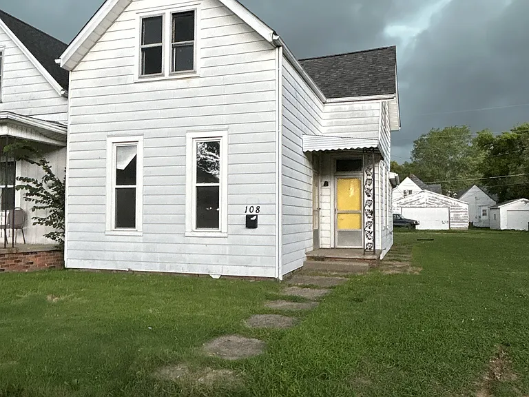 108 E Maryland St — Photo 1
