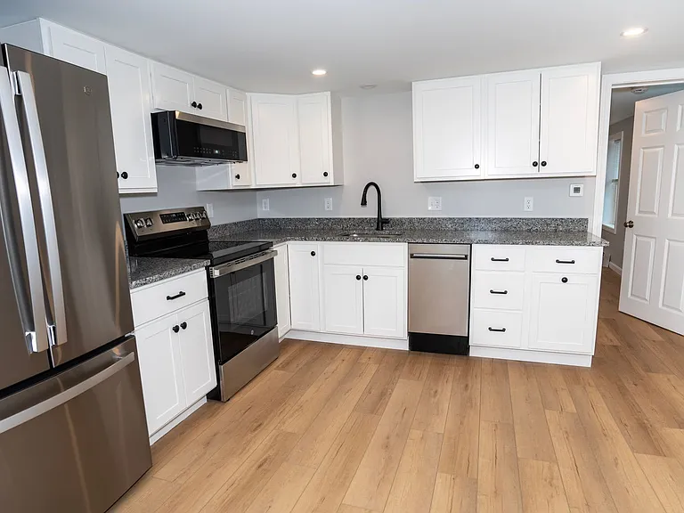 29 Pleasant Street — Photo 12